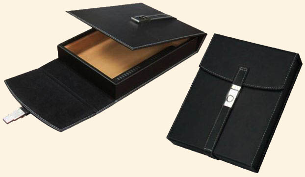 The Florence Humidor...10 Ct. Leather Travel Case/Humidor.